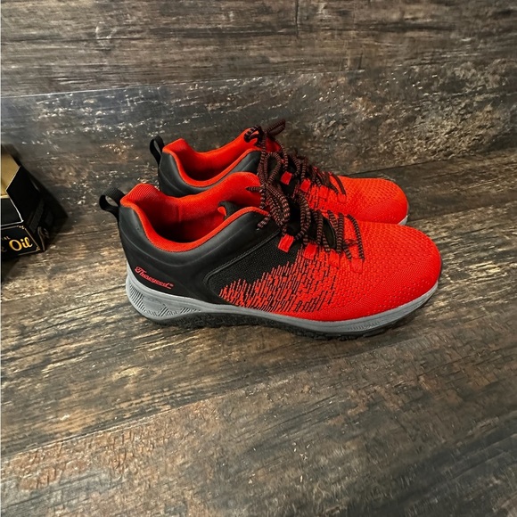 Thorogood Steel Toe Red and Black Athletic Shoes Sneakers for Work 15W - Picture 1 of 10